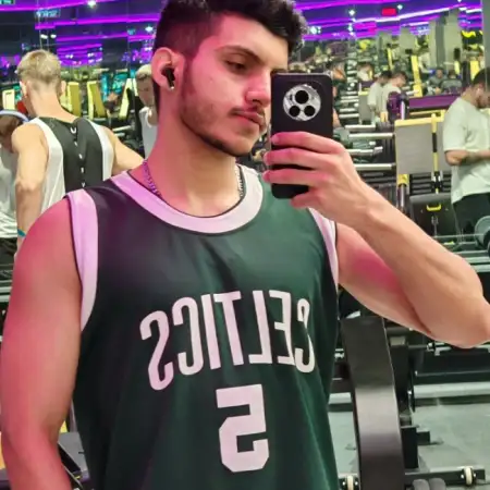 Taha, 28Russia 