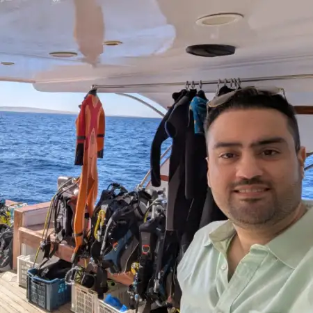 Hosam, 40Saudi Arabia 