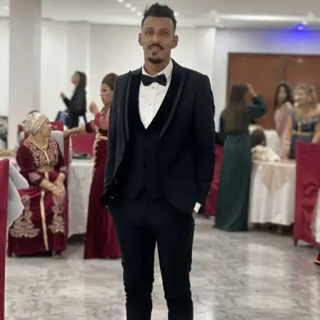 Noureddine, 32Algeria 