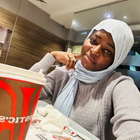 Amina, 25Niger