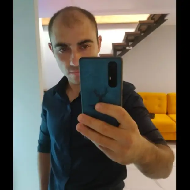 Artur, 37