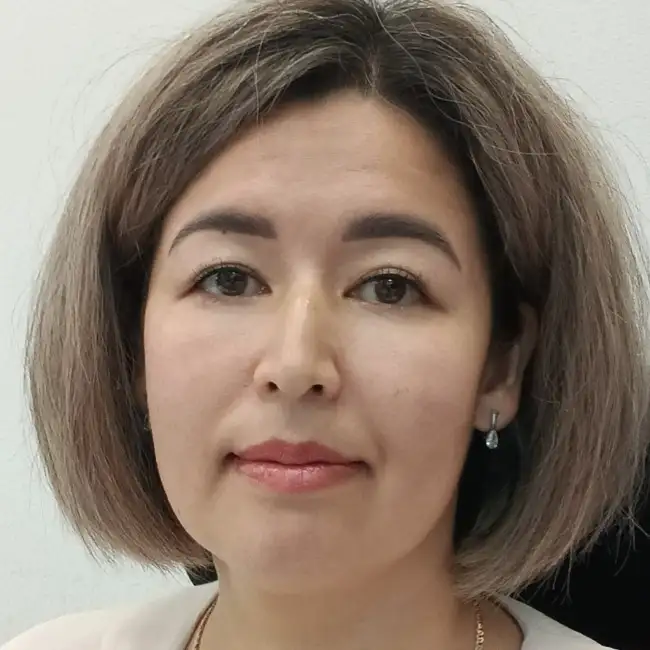 Elena, 20