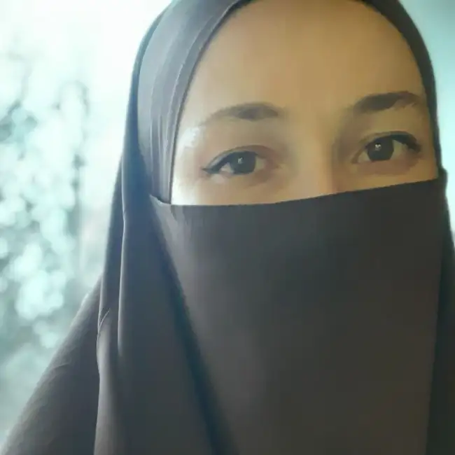 Amina, 38